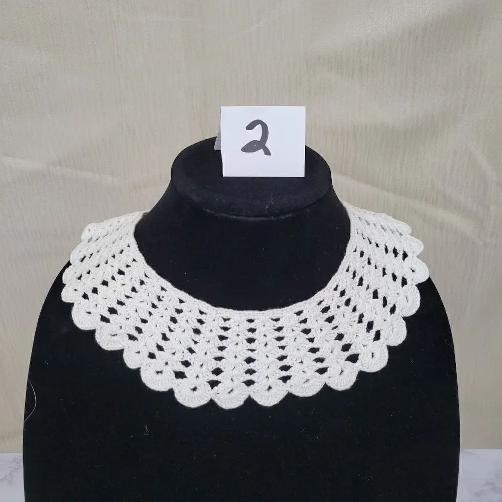 Vintage Crochet Knit collar With a scalloped edge